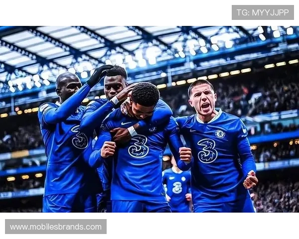 切尔西防线磨合仍不稳定,对球队防守体系构建形成阶段性制约 切尔西防线磨合仍不稳定,对球队防守体系构建形成阶段性制约