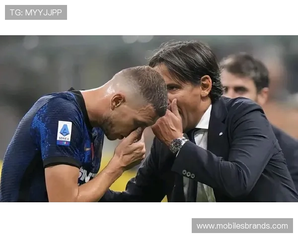 国米阵容老化风险逐步显现,对球队赛季稳定性与竞争表现形成制约 国米阵容老化风险逐步显现,对球队赛季稳定性与竞争表现形成制约