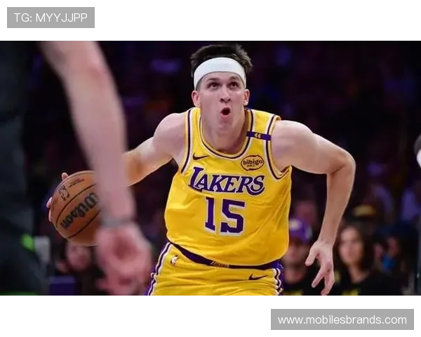 奥斯汀·里夫斯突破拉开持球进攻空间提升球队三分效率