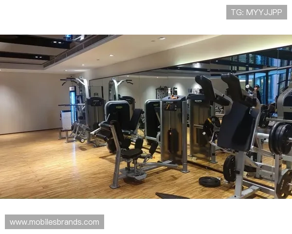 杨威那自律能把小区健身房都吓跑吧？