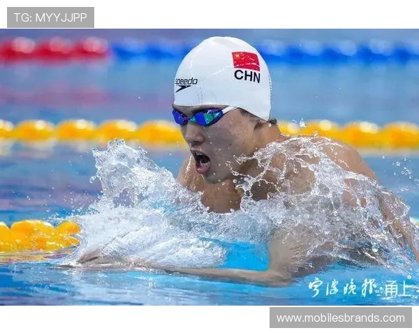 汪顺训练间喝水都像奢侈品，这日子谁扛得住？