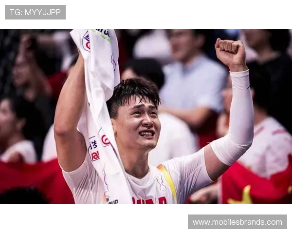 赵睿居然没开豪车，平时穿得像邻家小弟？这差距谁信啊！